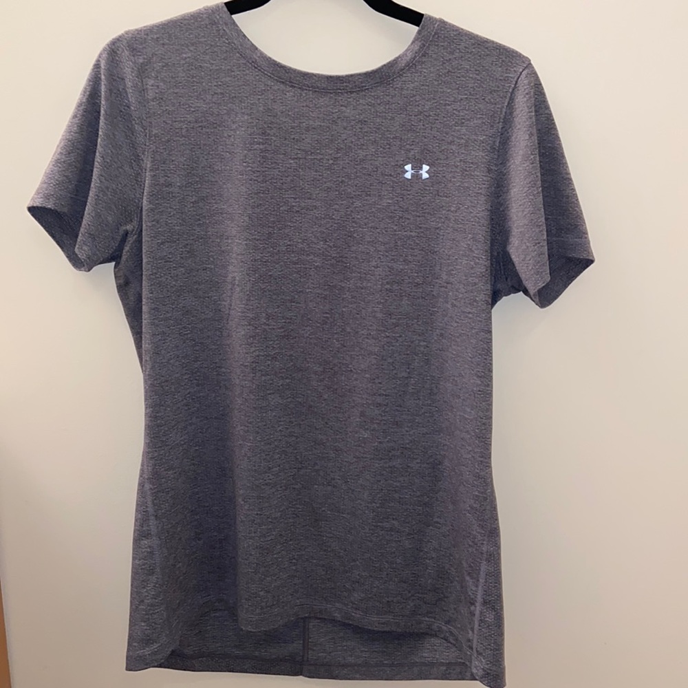 ✨ 3 for 20 ✨ Under Armour workout top